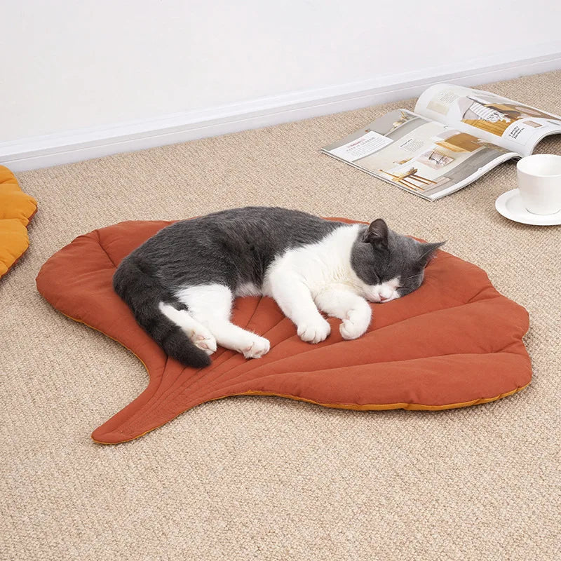 leaf shaped plush mat for pets