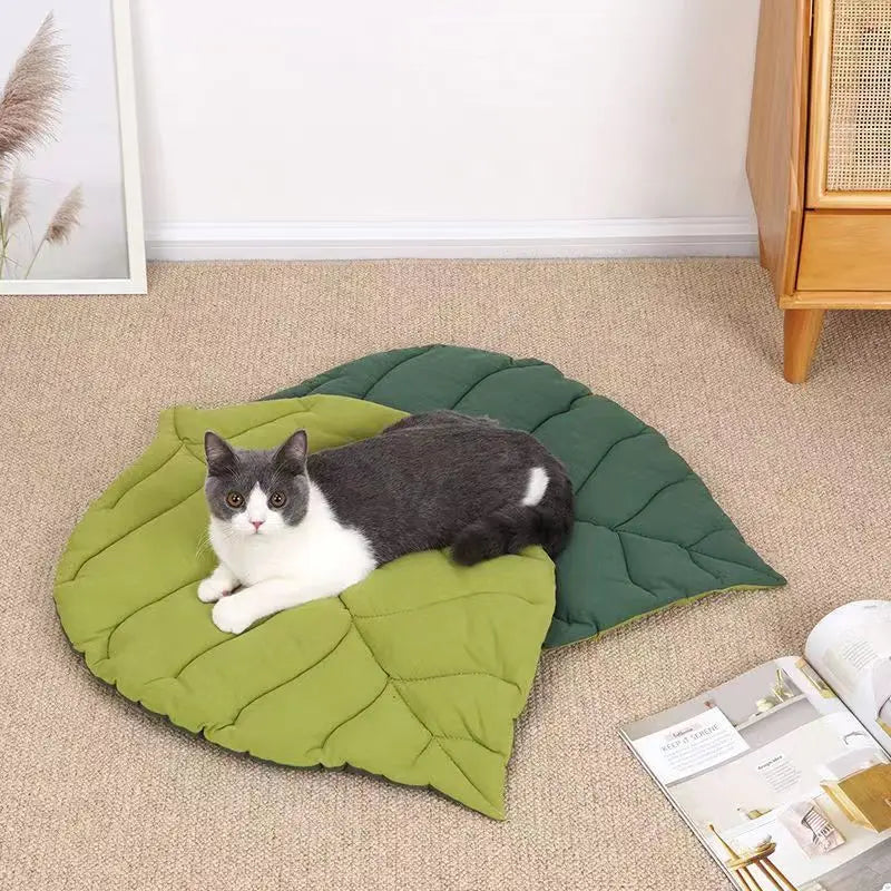 leaf shaped plush mat for pets